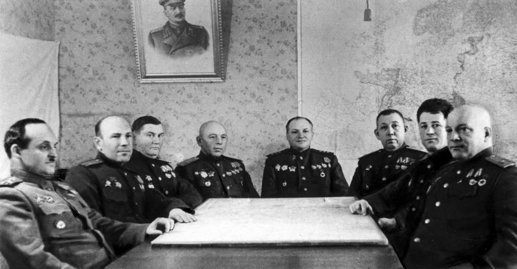 Командование 11-й гвардейской армии. В центре – командующий армией К.Н. Галицкий. Июль 1944
